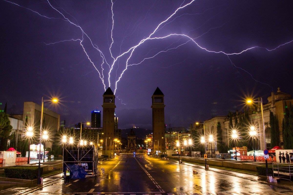 La difícil determinación de la evolución del número de días de tormenta en España. El caso de Barcelona